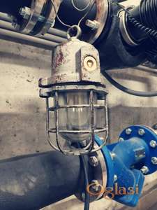 Industrijska retro stara lampa